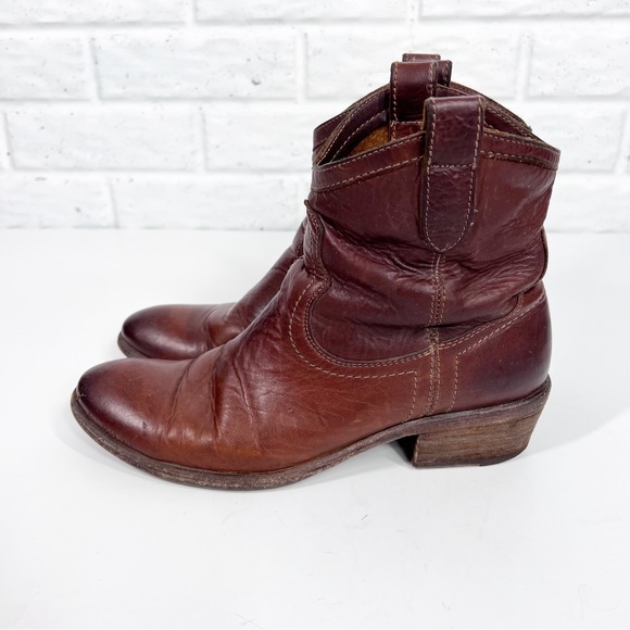 FRYE Carson Shortie Brown Leather Pull on Western Bootie - Picture 5 of 9